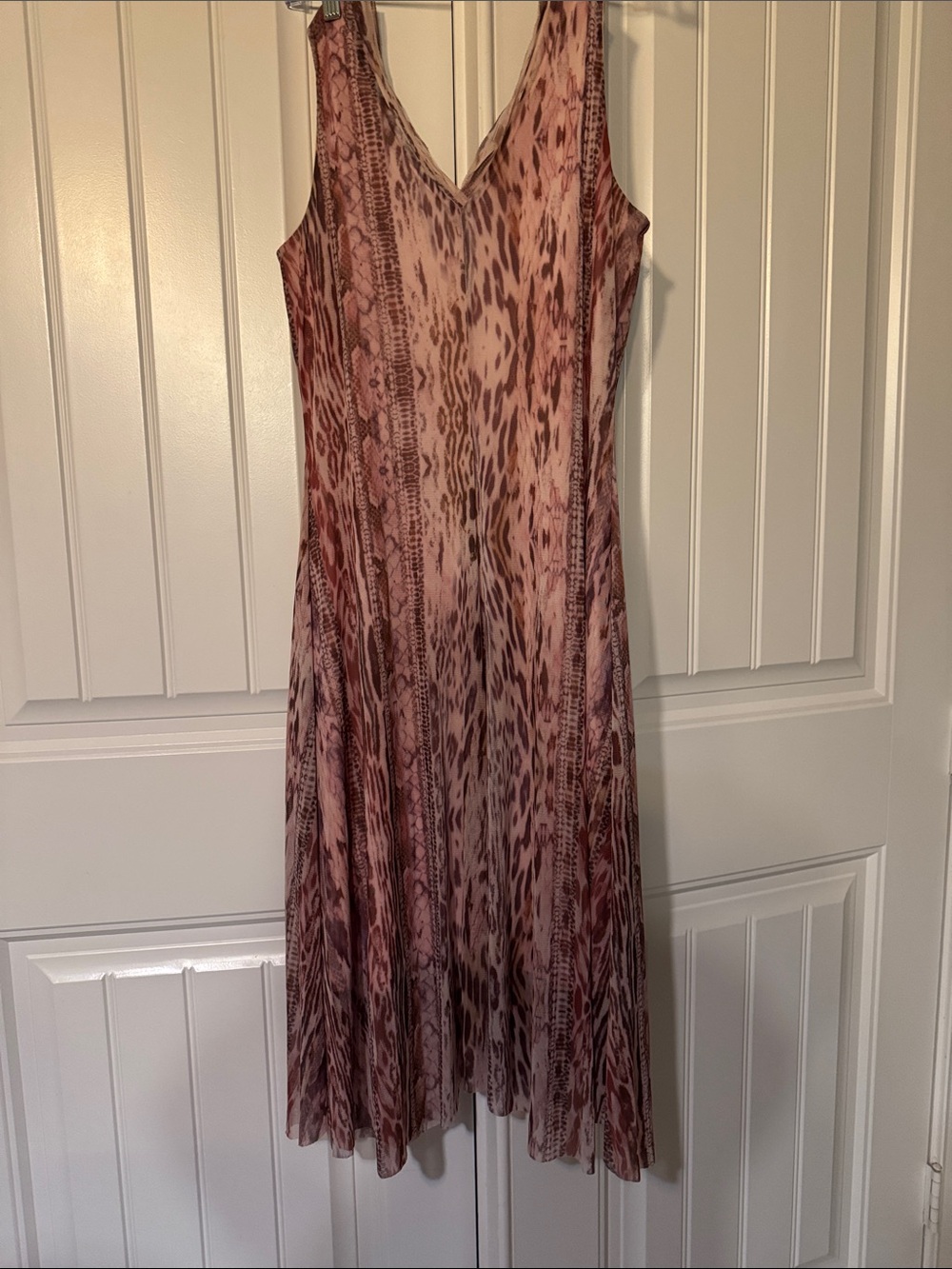 T TAHARI sleeveless V-Neck Pink Animal Print Maxi Dress